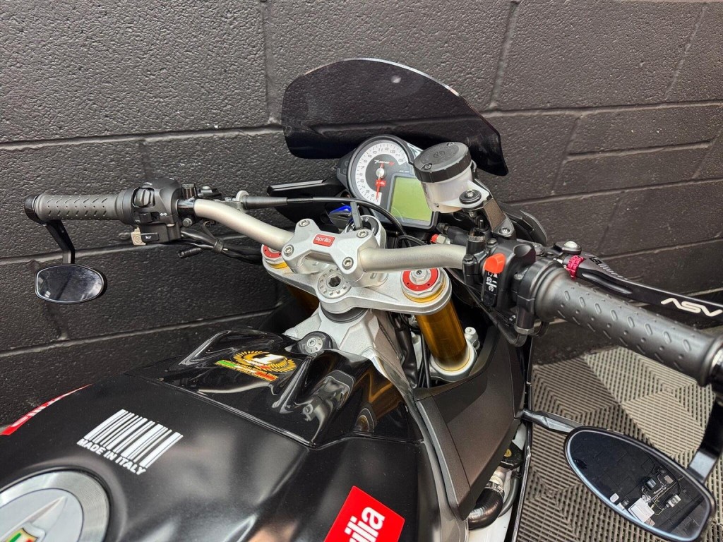 APRILIA Tuono 1000 V4