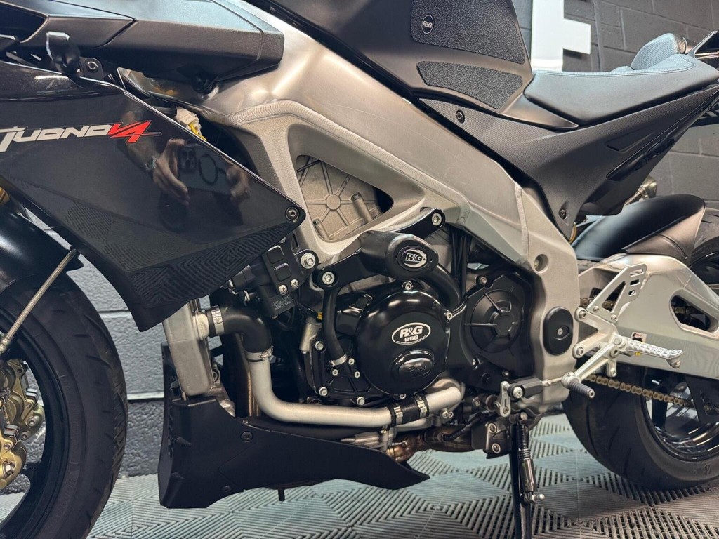 APRILIA Tuono 1000 V4