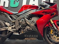 YAMAHA R1