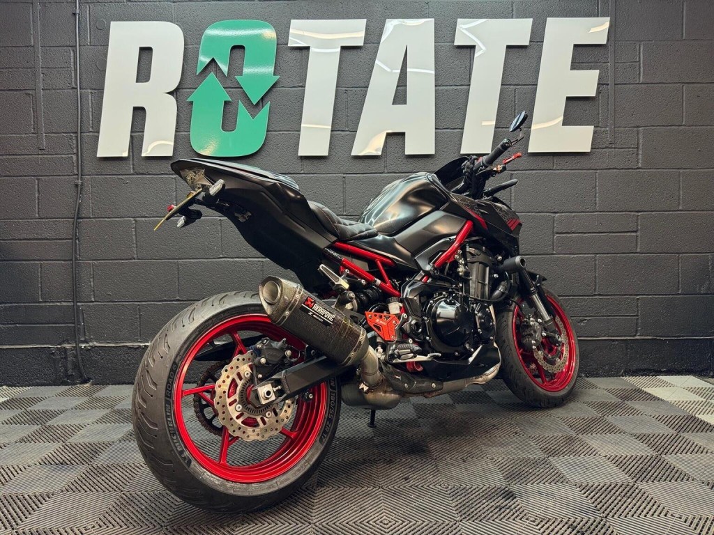 KAWASAKI Z900