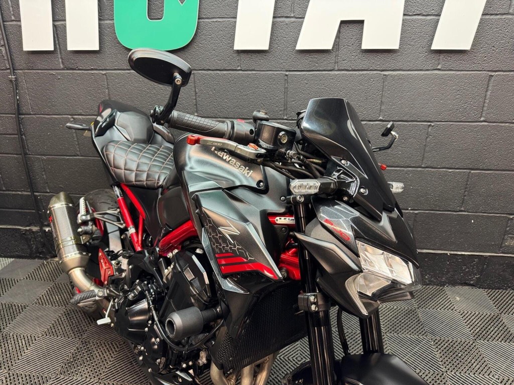 KAWASAKI Z900