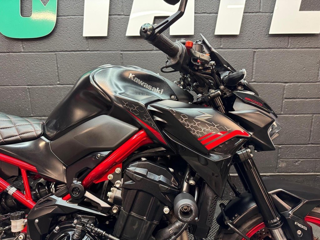 KAWASAKI Z900