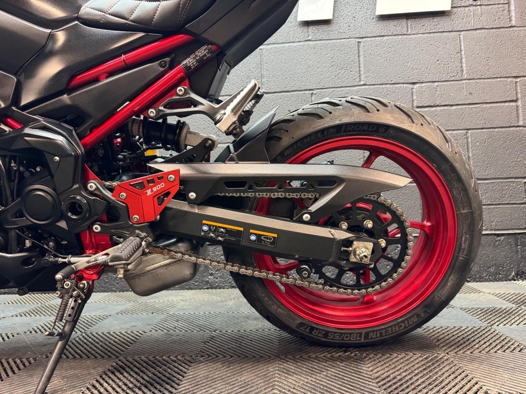 KAWASAKI Z900