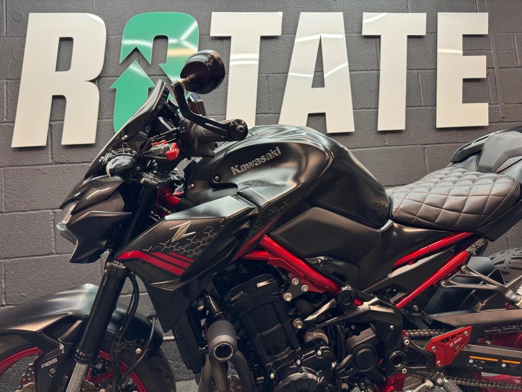 KAWASAKI Z900