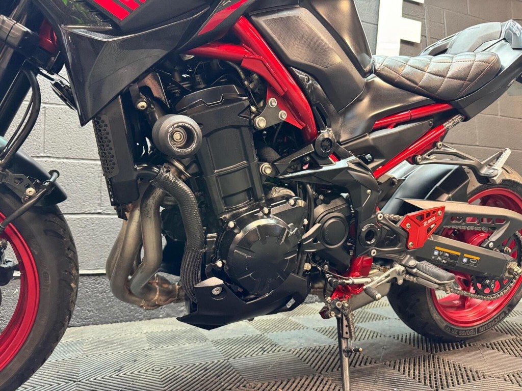KAWASAKI Z900