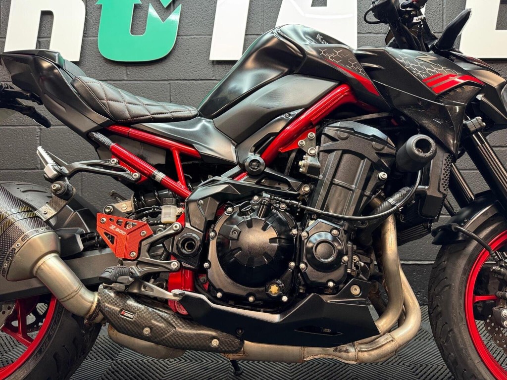 KAWASAKI Z900