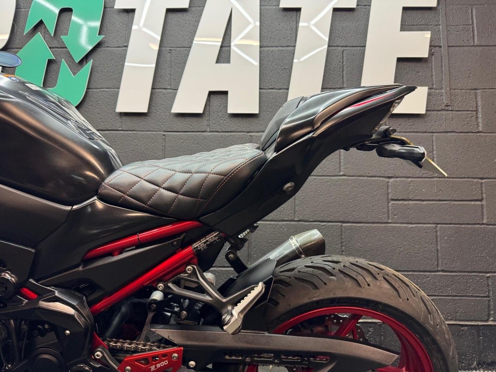 KAWASAKI Z900