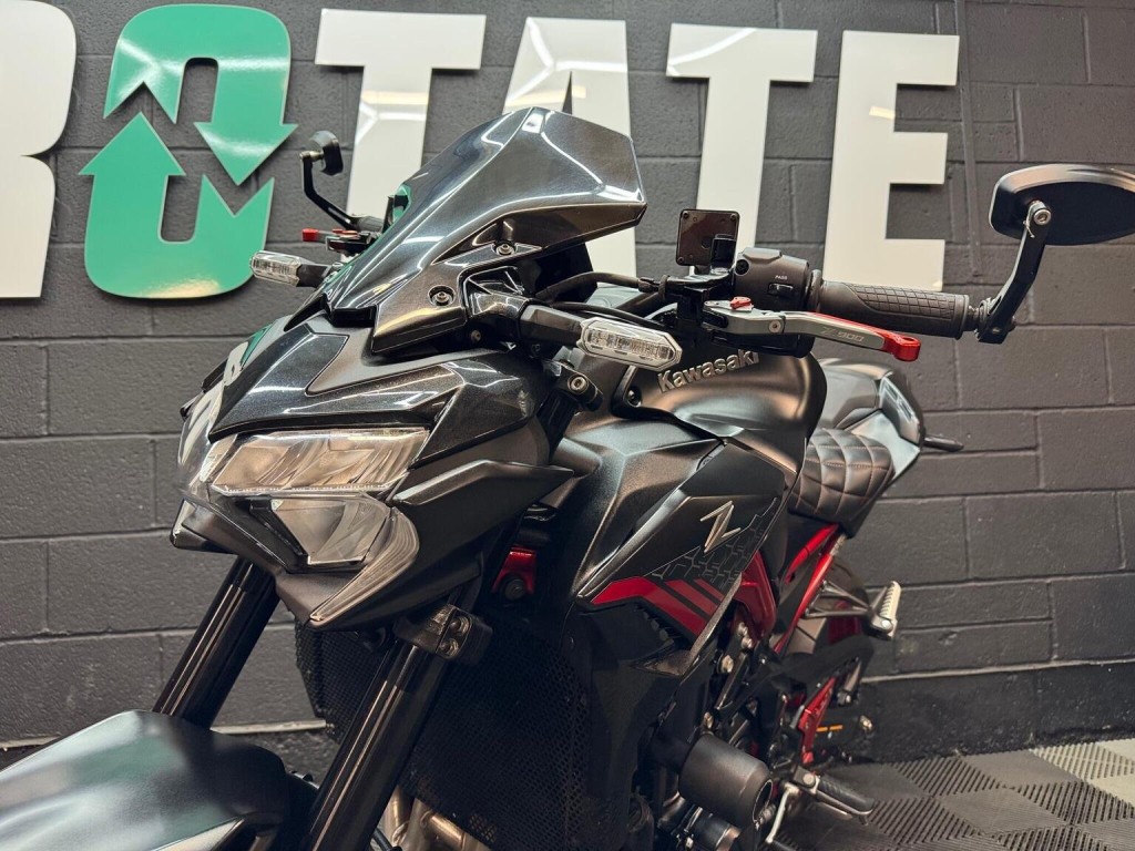 KAWASAKI Z900