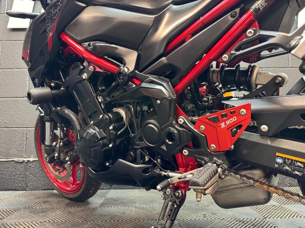 KAWASAKI Z900
