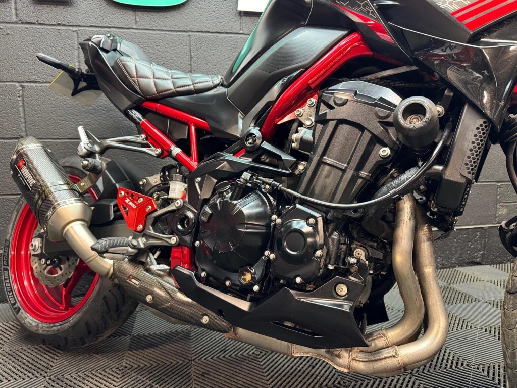 KAWASAKI Z900