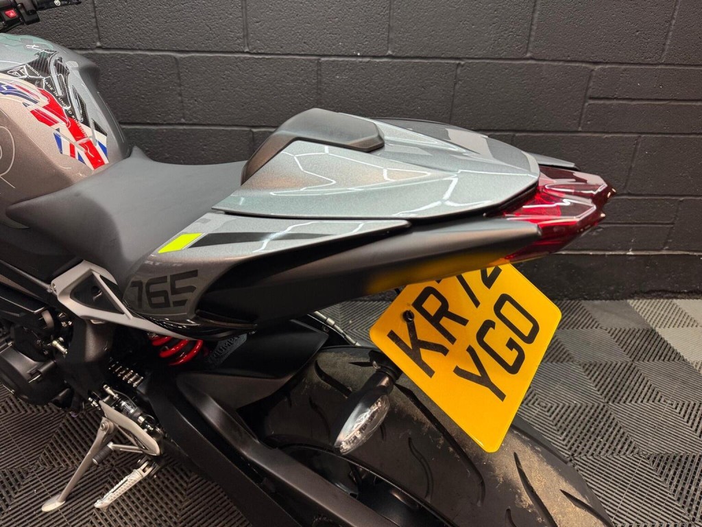 TRIUMPH STREET TRIPLE 765