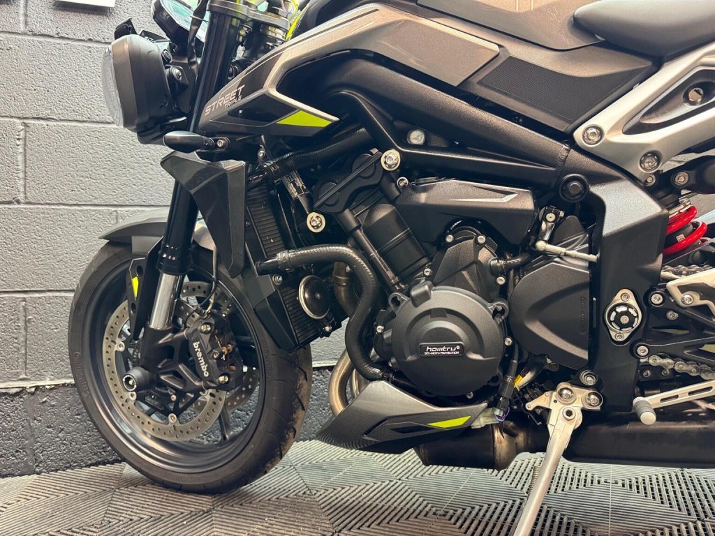 TRIUMPH STREET TRIPLE 765