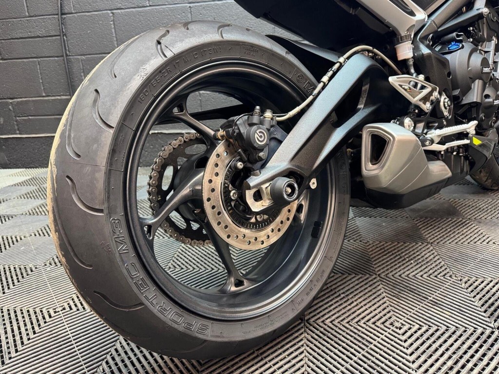TRIUMPH STREET TRIPLE 765