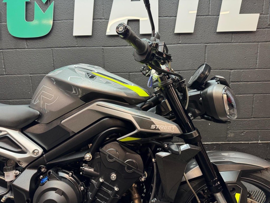 TRIUMPH STREET TRIPLE 765