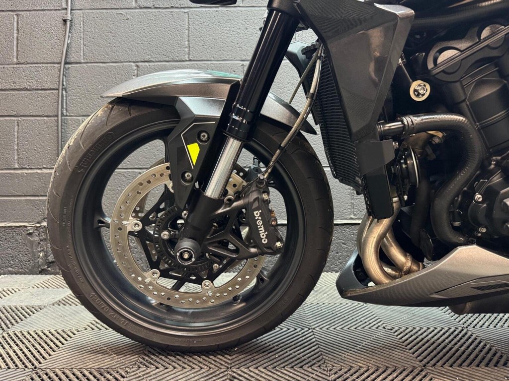 TRIUMPH STREET TRIPLE 765