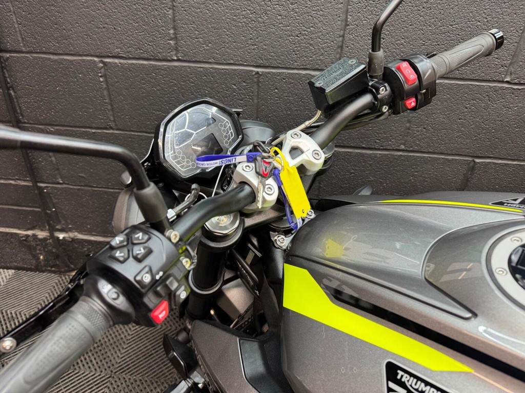 TRIUMPH STREET TRIPLE 765