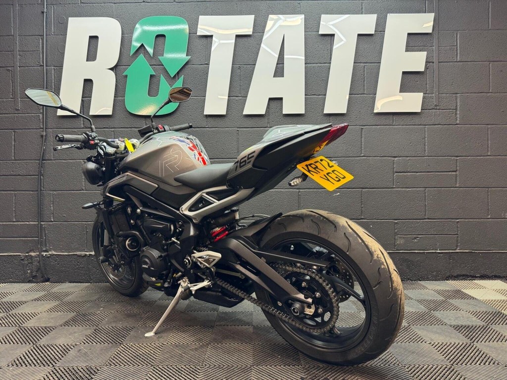 TRIUMPH STREET TRIPLE 765