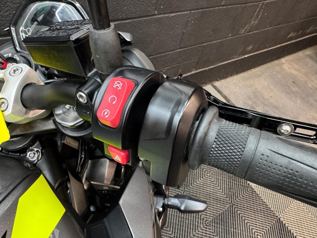 TRIUMPH STREET TRIPLE 765