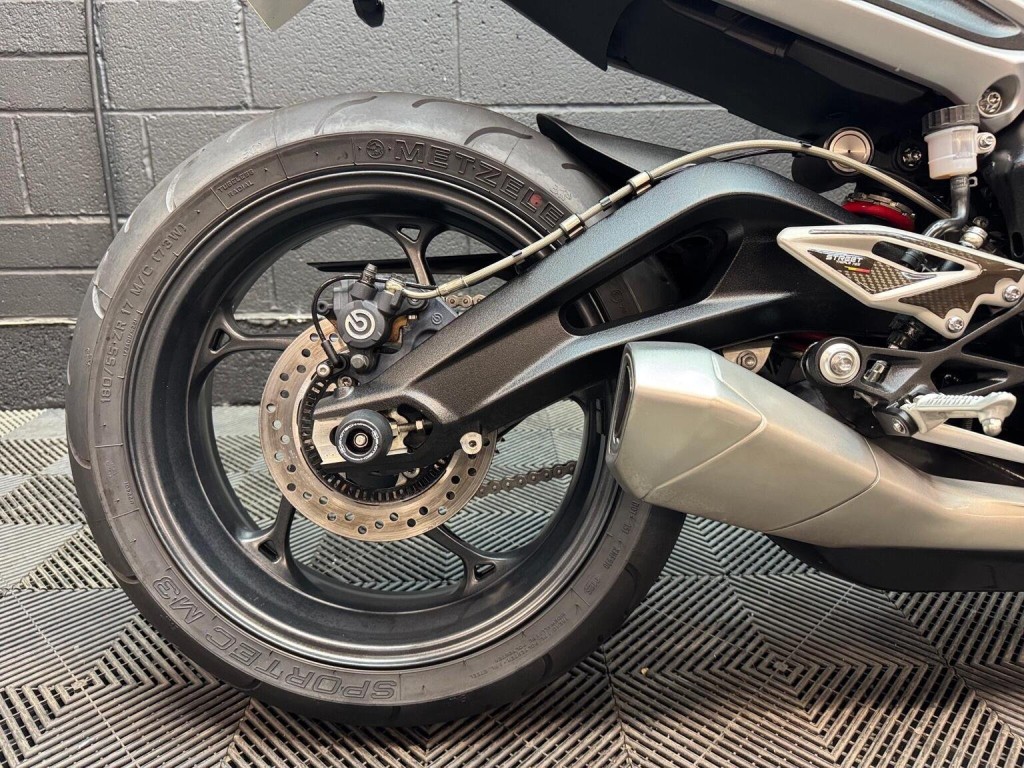 TRIUMPH STREET TRIPLE 765