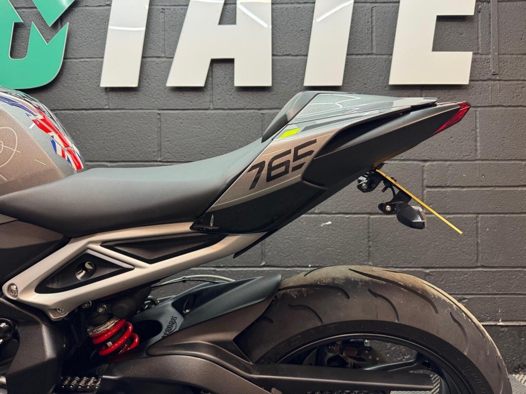 TRIUMPH STREET TRIPLE 765