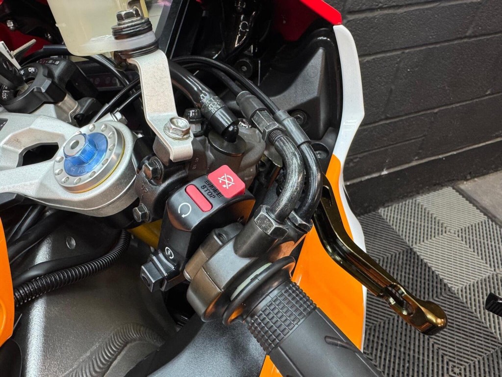 HONDA CBR1000RR Fireblade