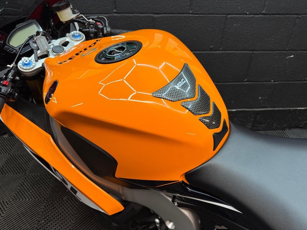 HONDA CBR1000RR Fireblade