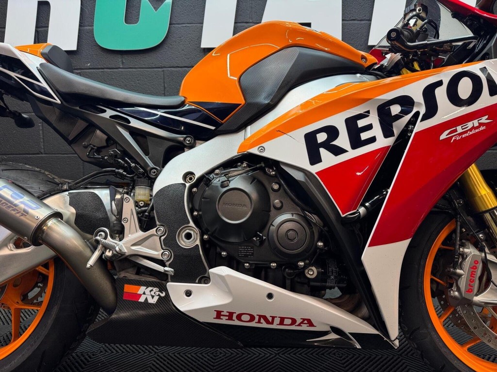 HONDA CBR1000RR Fireblade