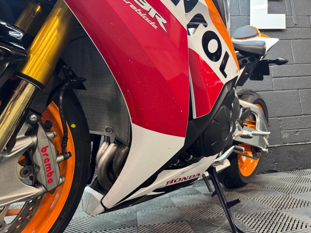 HONDA CBR1000RR Fireblade