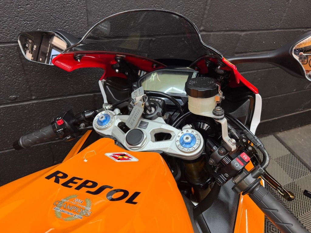 HONDA CBR1000RR Fireblade