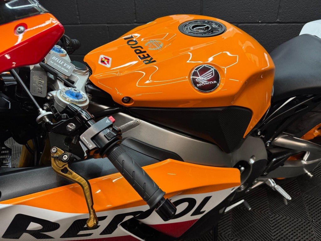 HONDA CBR1000RR Fireblade