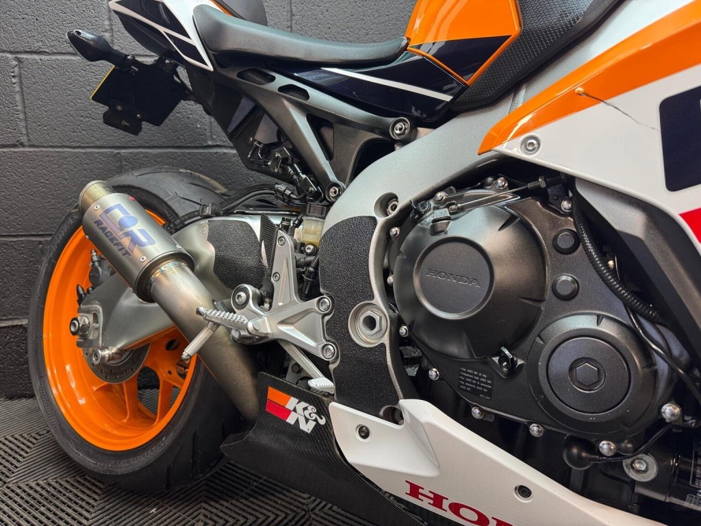 HONDA CBR1000RR Fireblade