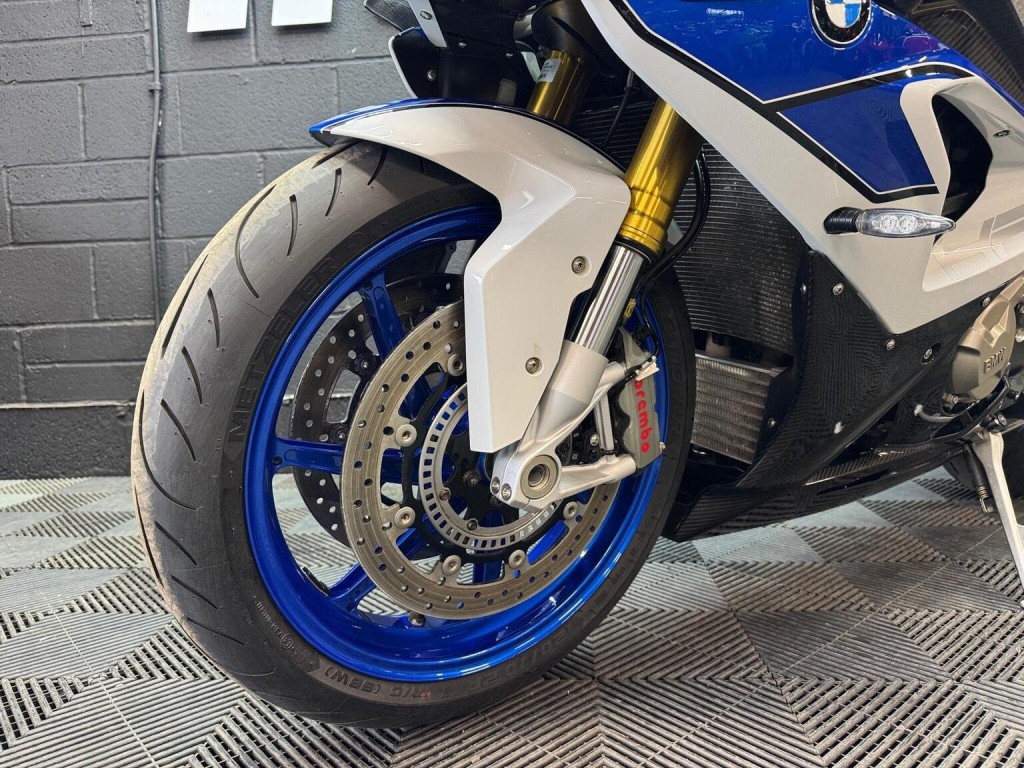 BMW HP4