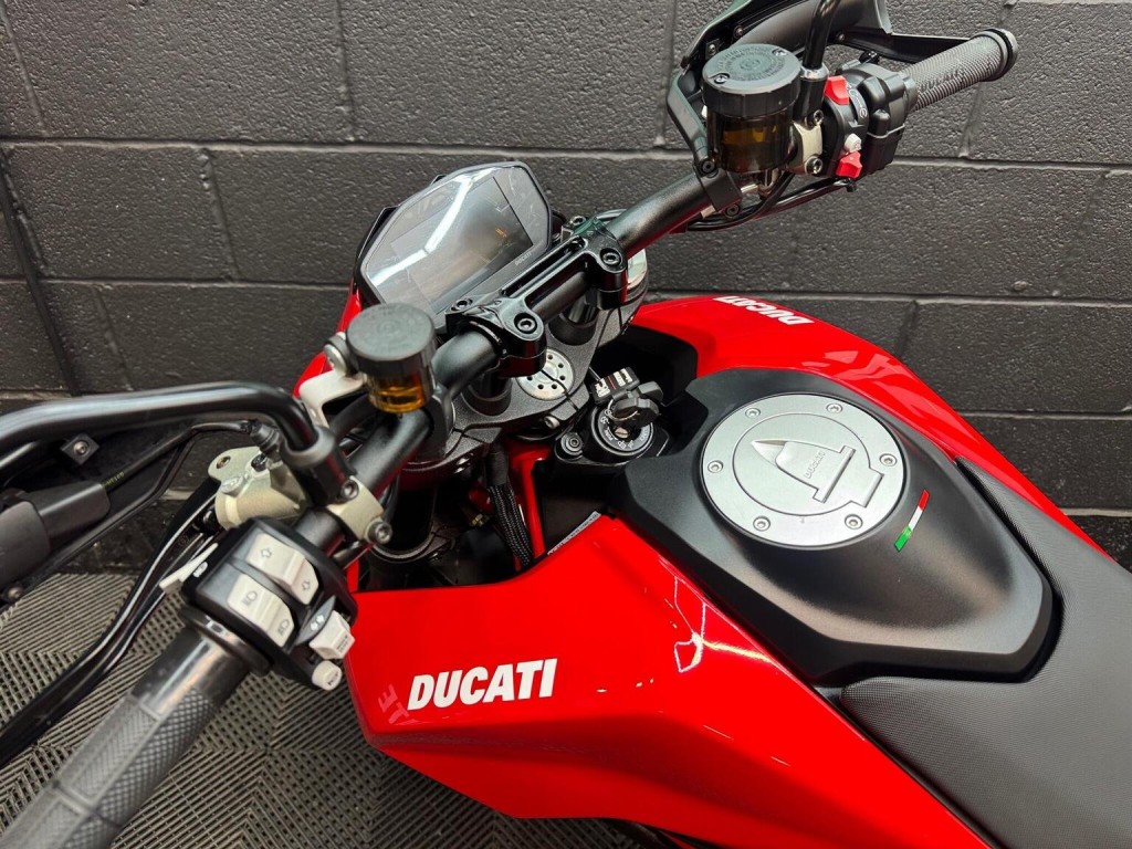 DUCATI Hypermotard