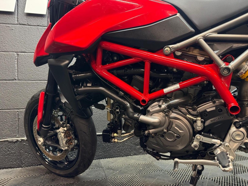 DUCATI Hypermotard