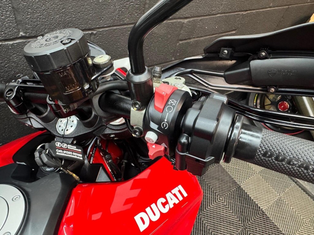 DUCATI Hypermotard