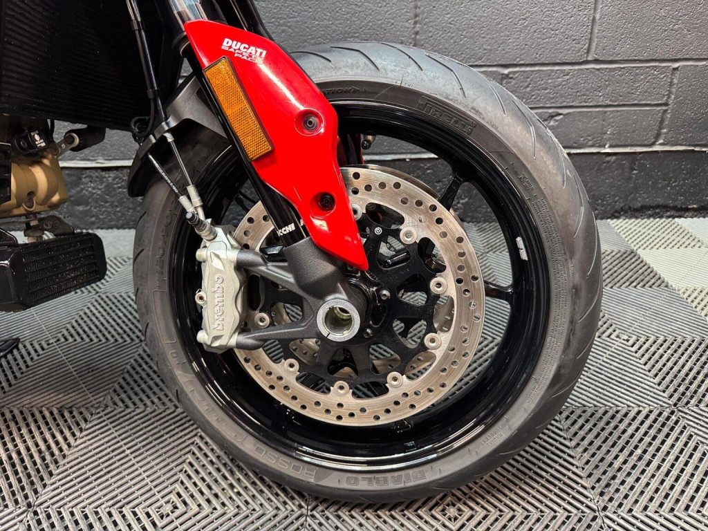 DUCATI Hypermotard