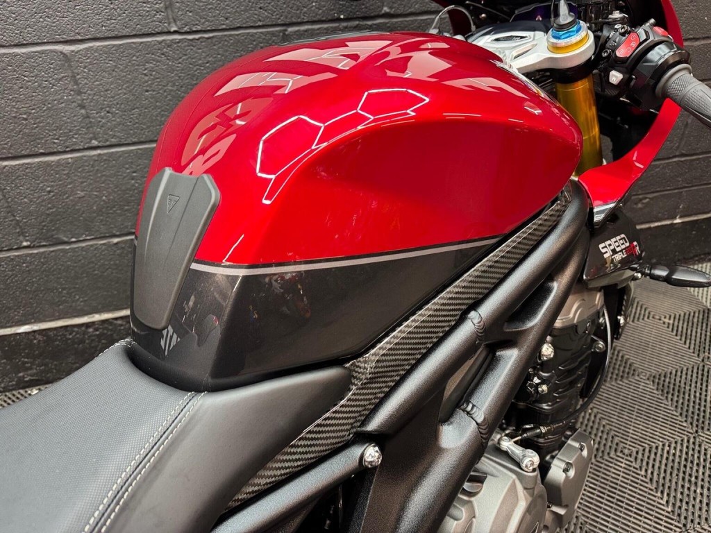 TRIUMPH SPEED TRIPLE 1200
