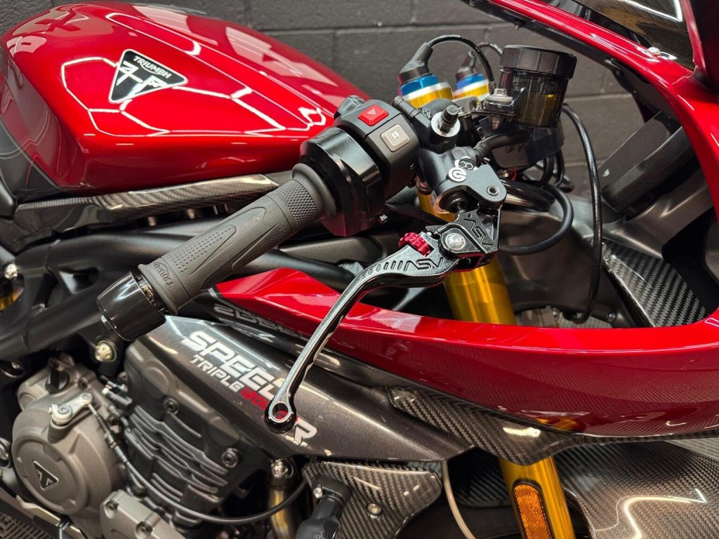 TRIUMPH SPEED TRIPLE 1200