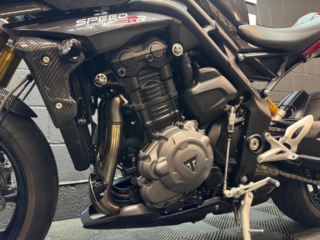 TRIUMPH SPEED TRIPLE 1200