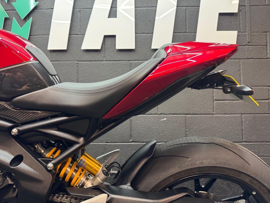 TRIUMPH SPEED TRIPLE 1200