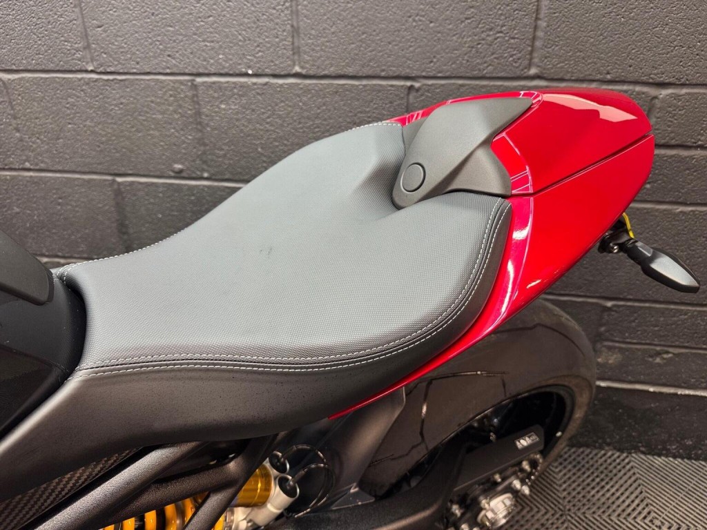 TRIUMPH SPEED TRIPLE 1200