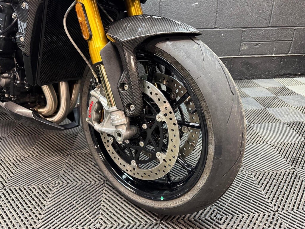 TRIUMPH SPEED TRIPLE 1200