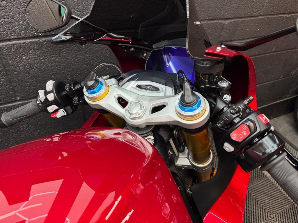 TRIUMPH SPEED TRIPLE 1200