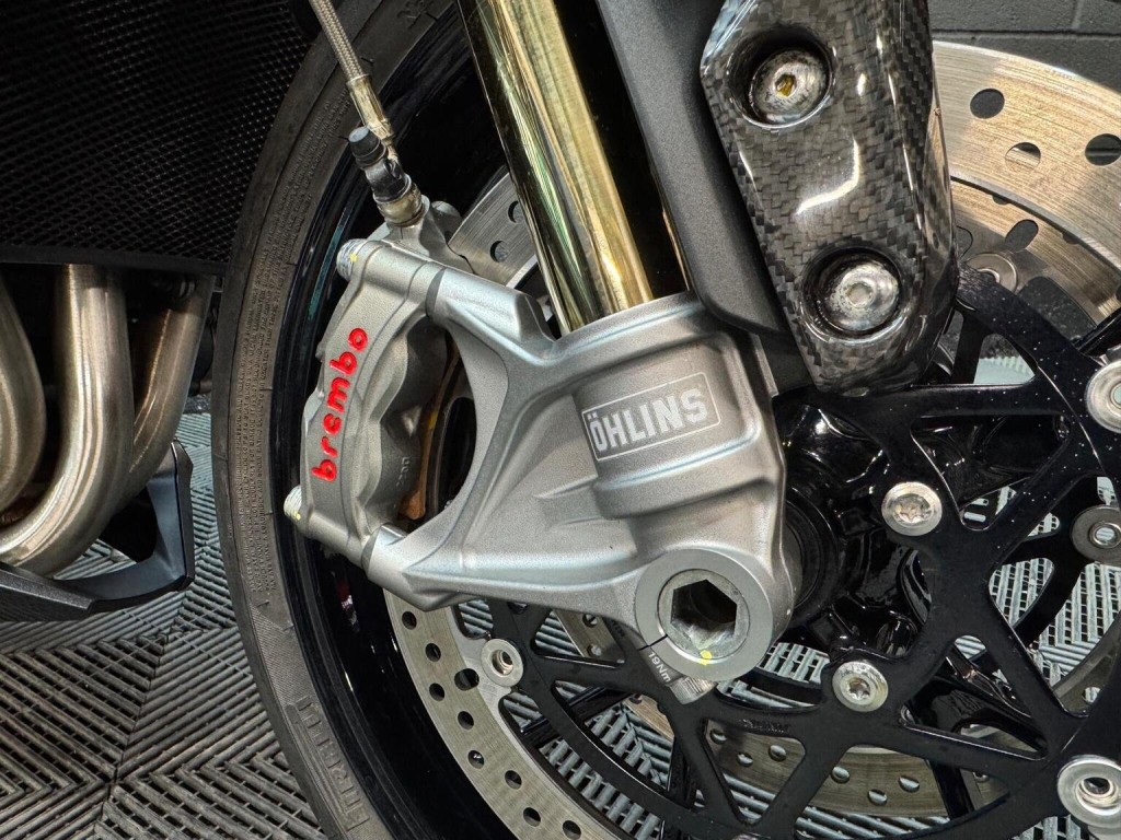 TRIUMPH SPEED TRIPLE 1200