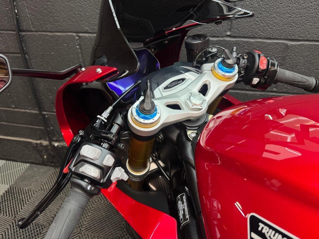 TRIUMPH SPEED TRIPLE 1200