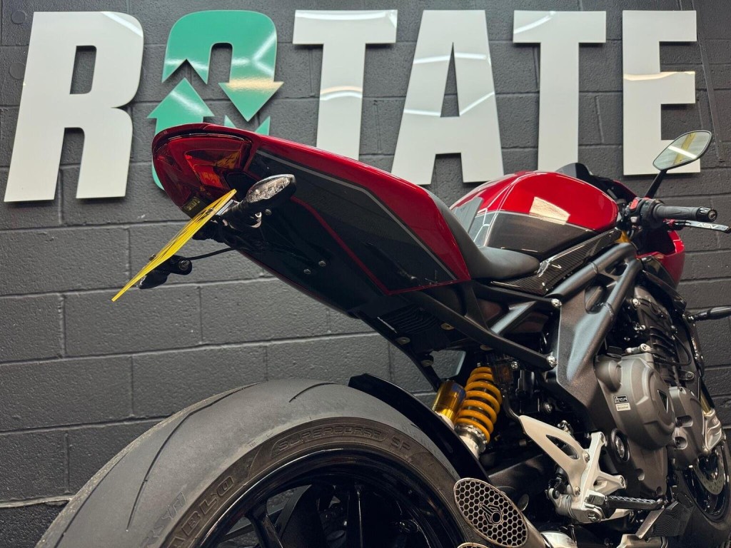 TRIUMPH SPEED TRIPLE 1200