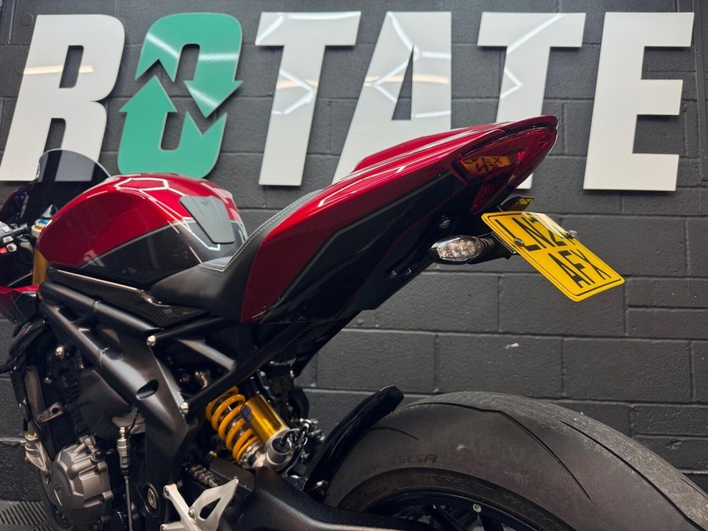 TRIUMPH SPEED TRIPLE 1200