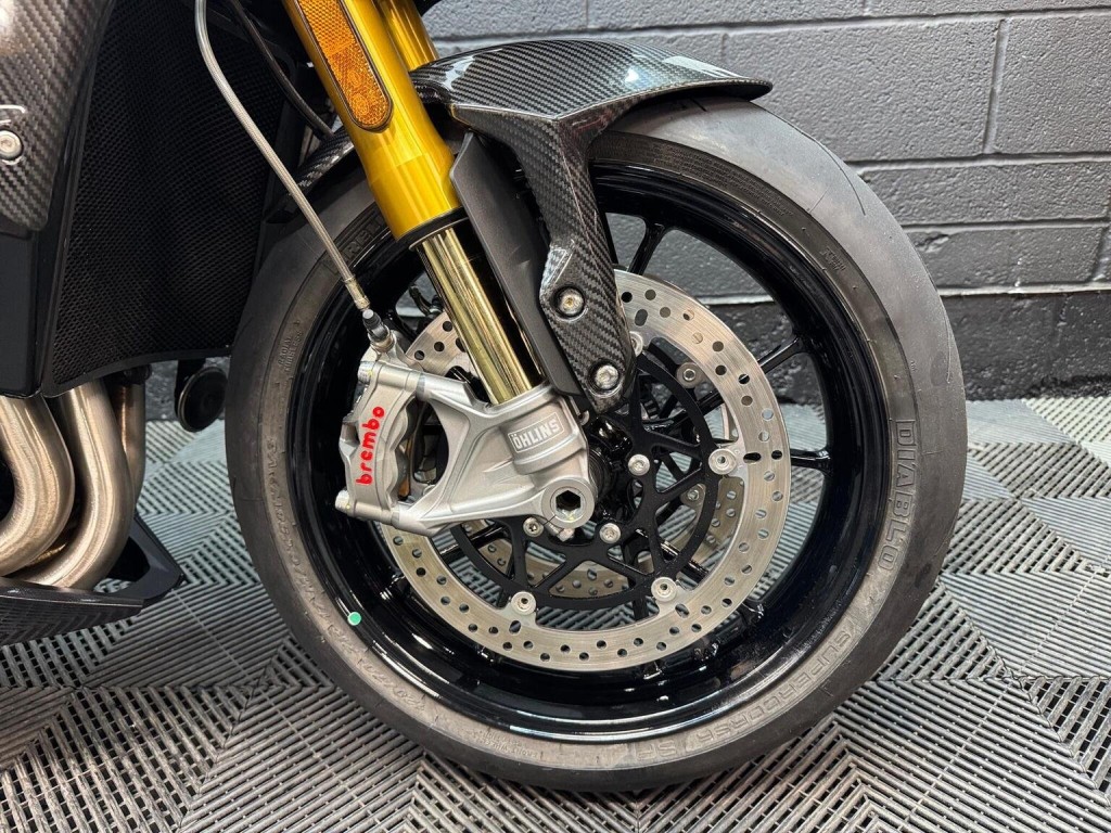 TRIUMPH SPEED TRIPLE 1200