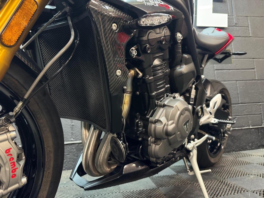 TRIUMPH SPEED TRIPLE 1200