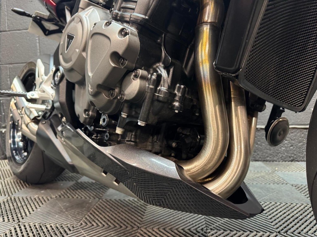 TRIUMPH SPEED TRIPLE 1200